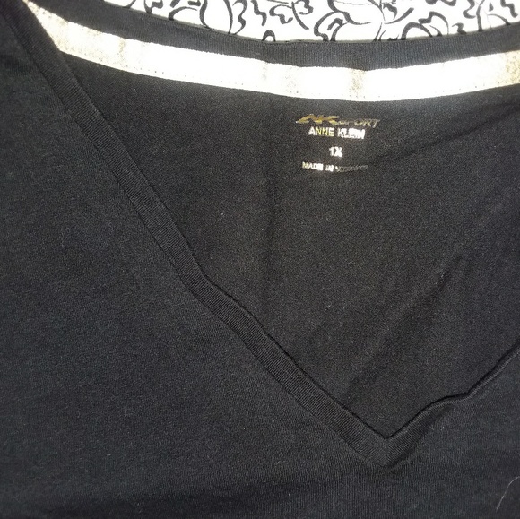 Black short sleeve tee with pocket - Picture 2 of 2